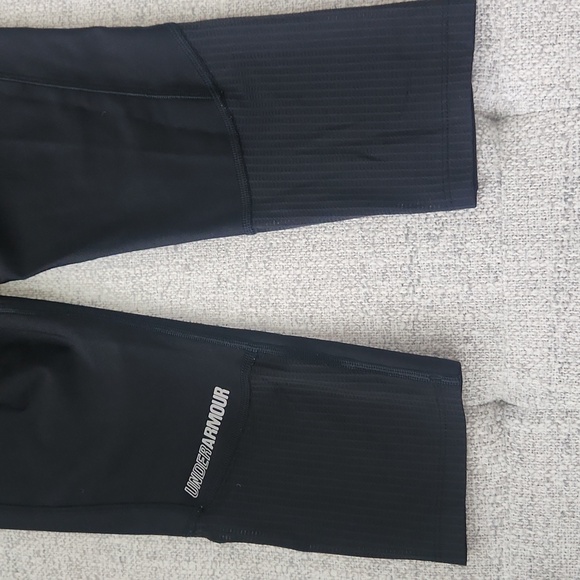 Under Armour Crop Leggings - Picture 4 of 5